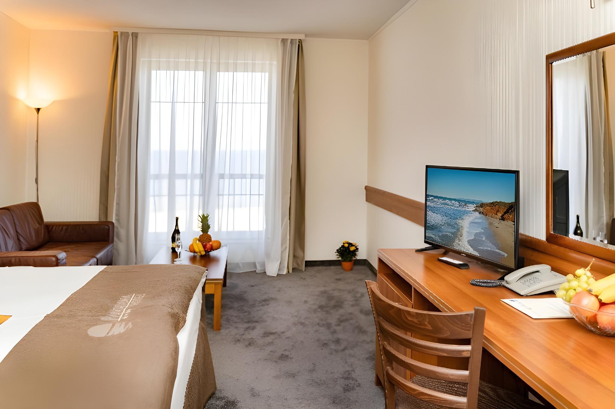 Room, Double Bed, Sea View, No Window