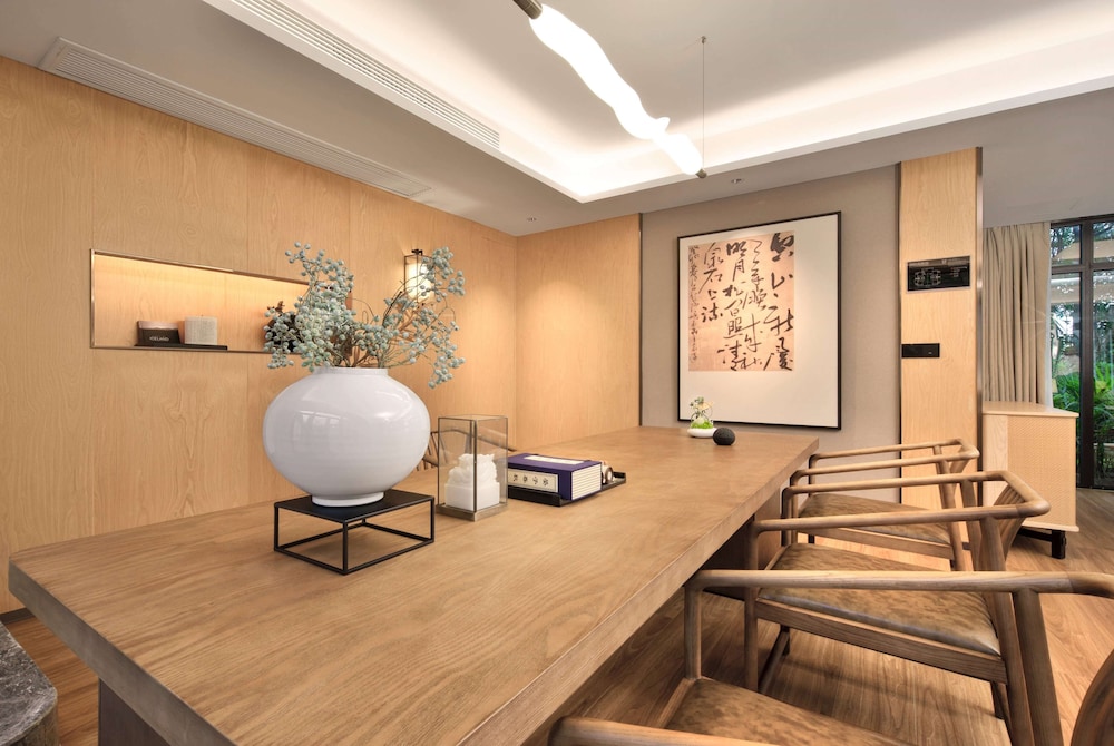 Howard Johnson Hot Springs Plaza YingHuaShan 35/60