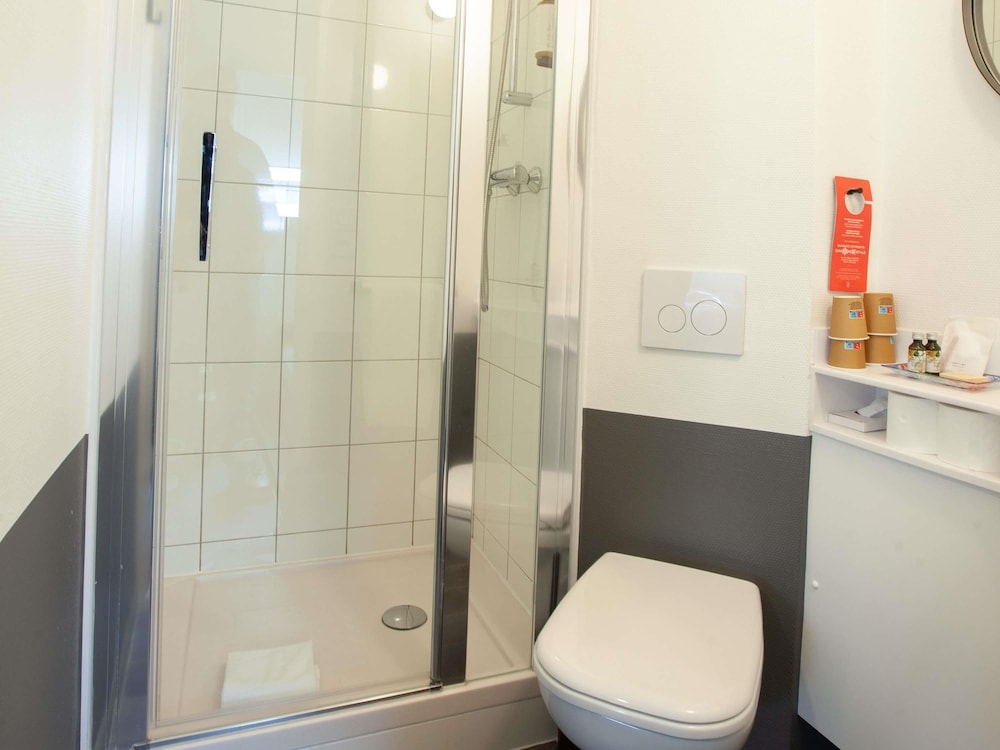IBIS CHERBOURG LA GLACERIE 76/77