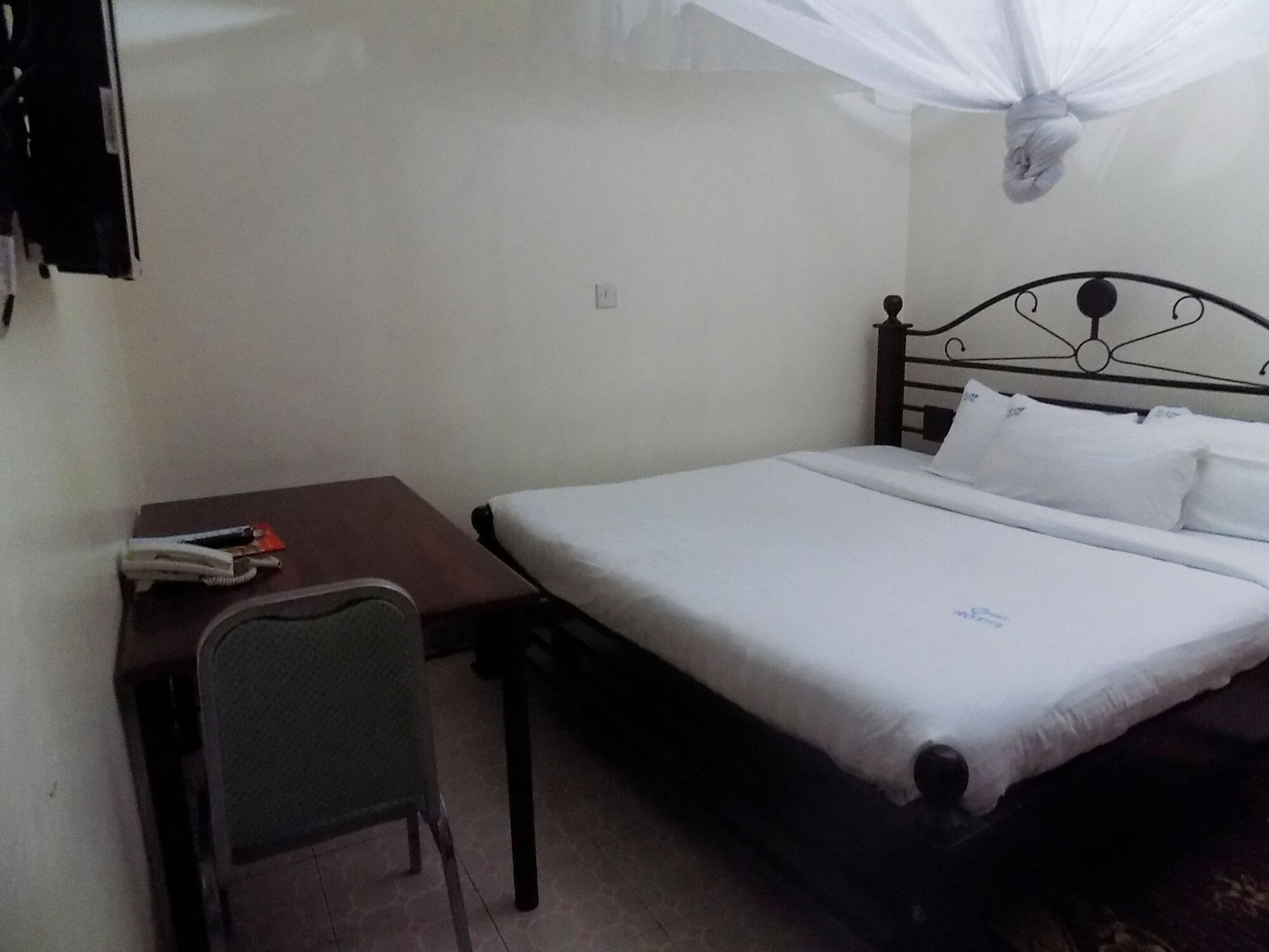 EXECUTIVE, DOUBLE BED