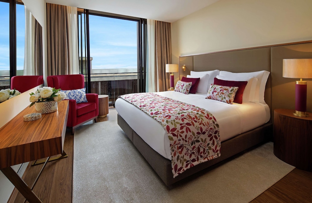 Boeira Garden Hotel Porto Gaia, Curio Collection by Hilton 12/64