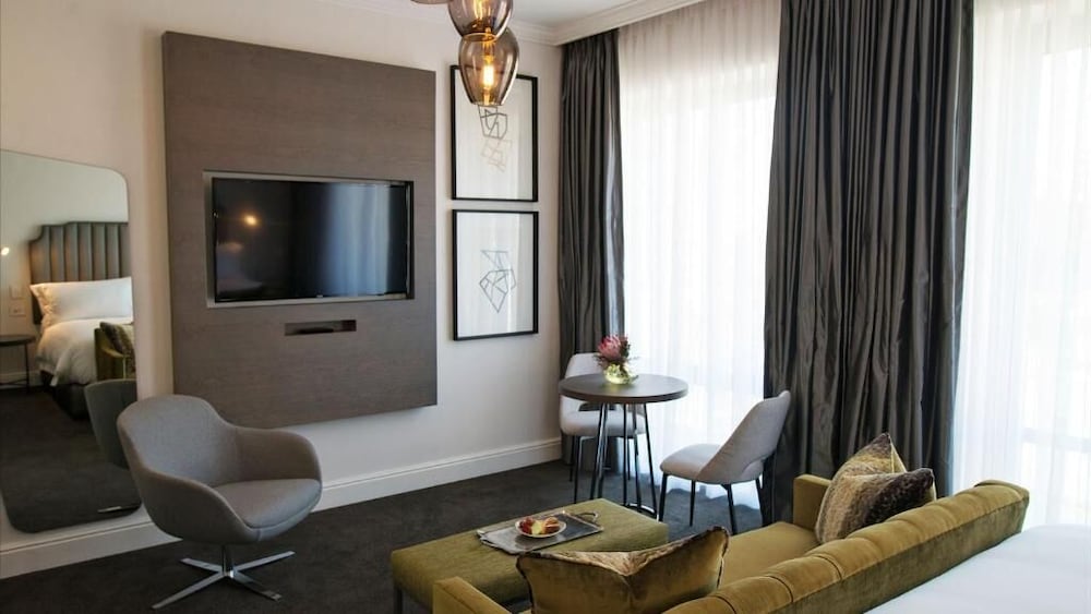 Manor House At The Queen Victoria Hotel 24/46