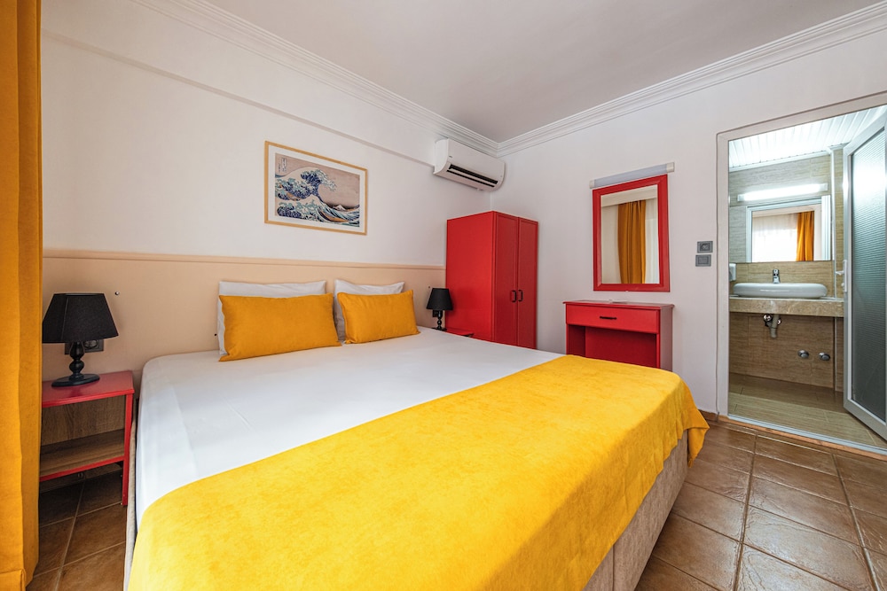 Ten Apart Hotel 33/76