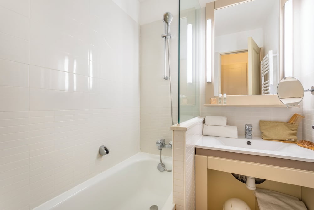 1 Bedroom, Renovated, Apartment, Murphy Bed, Sea View, Balcony or Terrace, Sofa، PIERRE & VACANCES RESIDENCE L'ANSE DE PRAMOUSQUIER 3/3