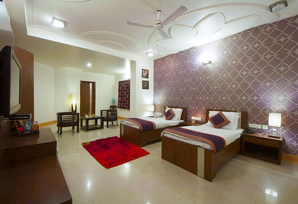AIRPORT HOTEL DELHI 37 42/64