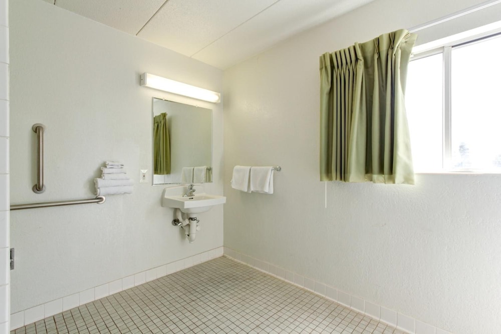 Motel6 Portland, ME 63/66