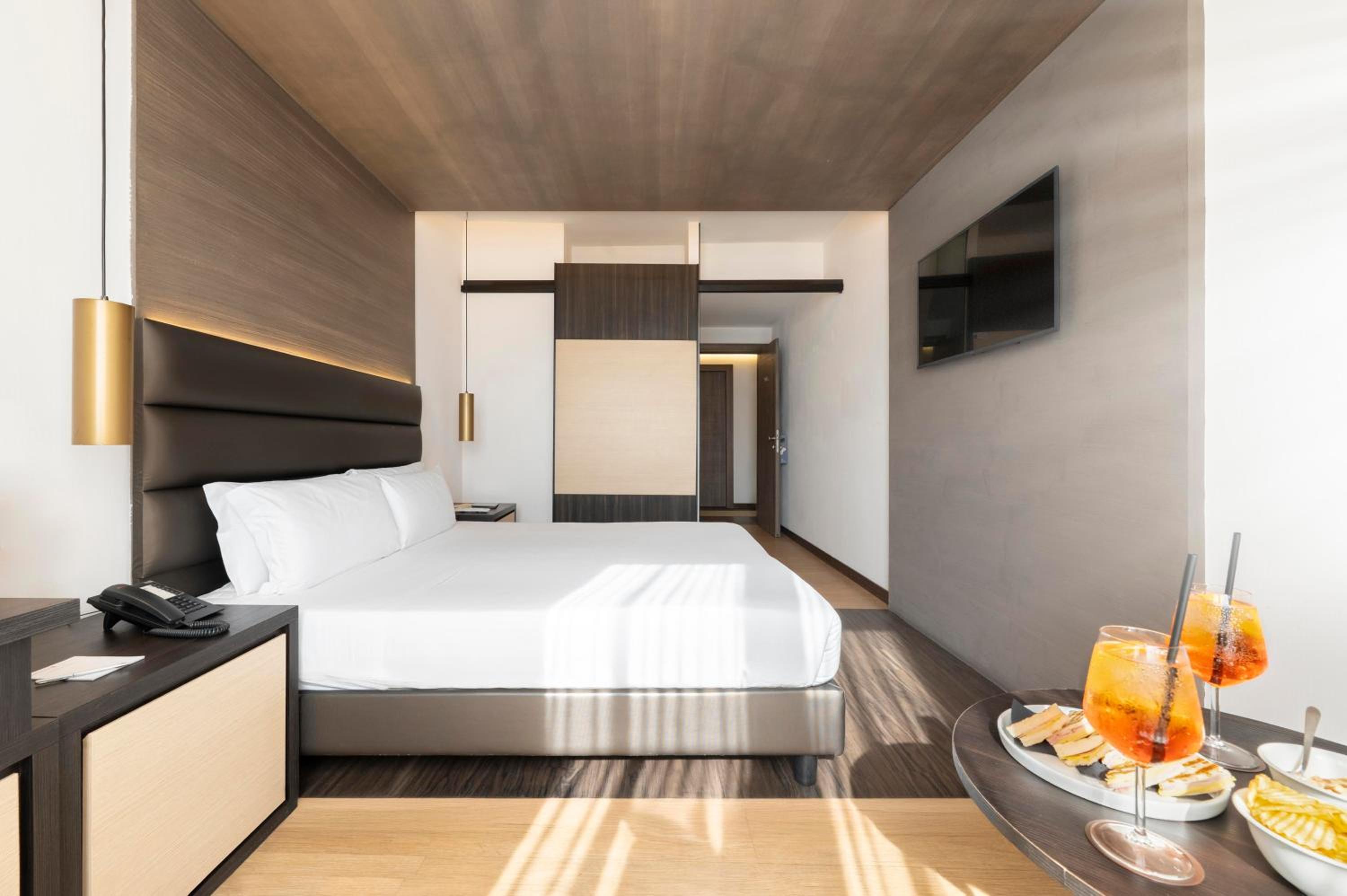 غرفة كلاسيكية بسرير كوين، Warmthotel 4/10