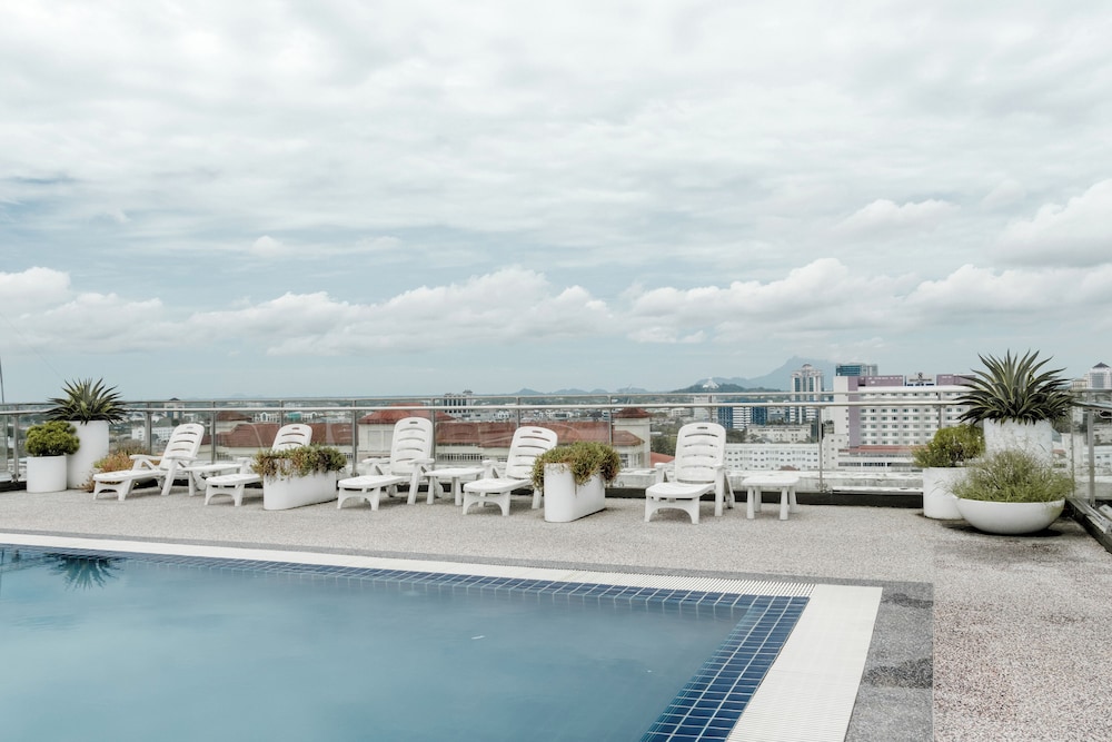Regatta Suites Kozi Square Kuching 2/50