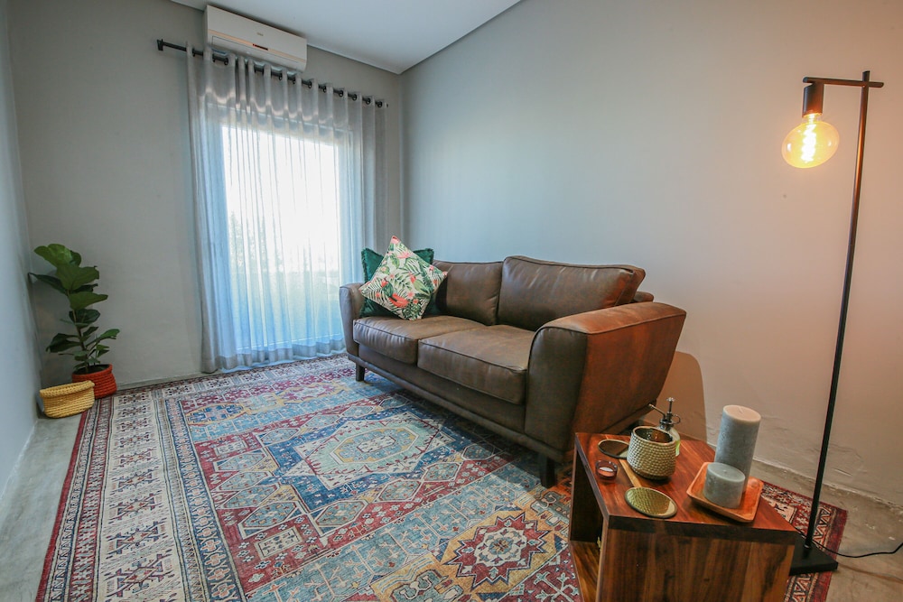The Village Courtyard Suites 17/30
