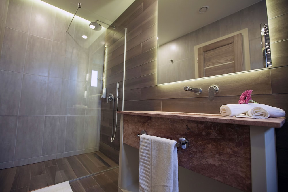 Exclusive Hotel More 26/28