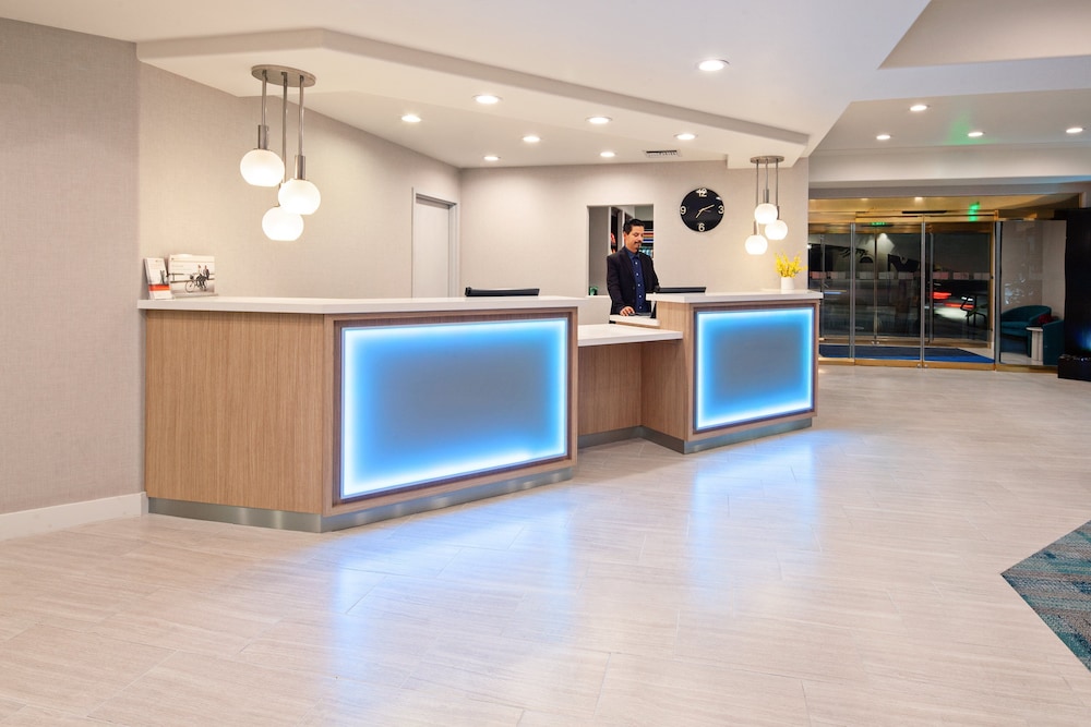 Holiday Inn Express Hollywood Walk of Fame An Ihg Hotel 7/65