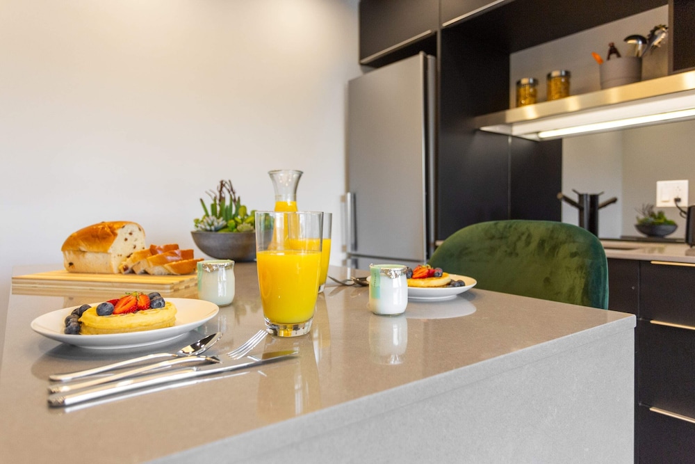 Pierce Boutique Apartments 62/73