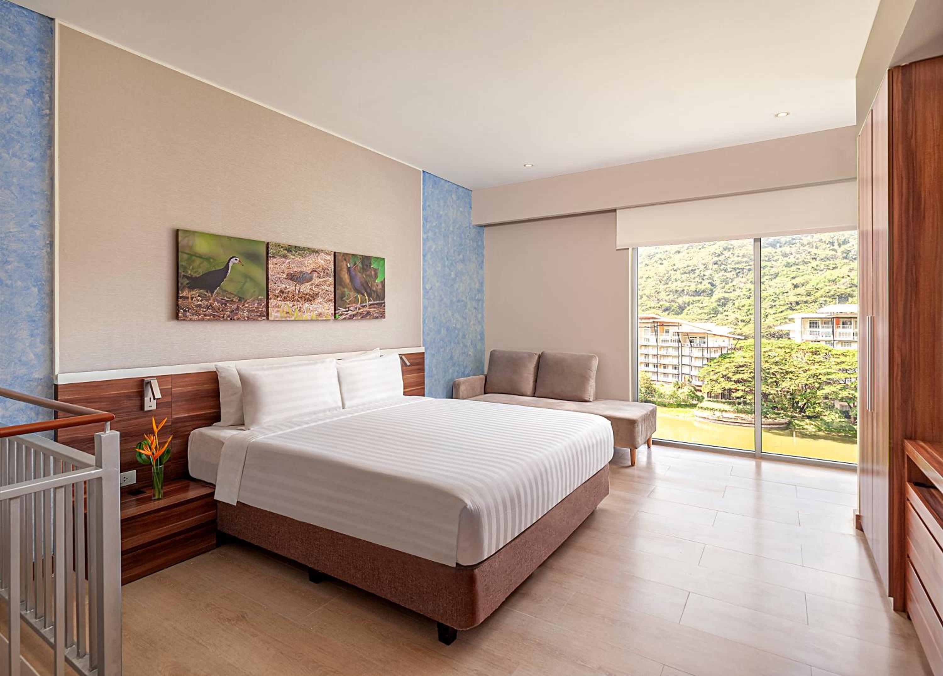 Loft, Penthouse, King Bed, Sofa