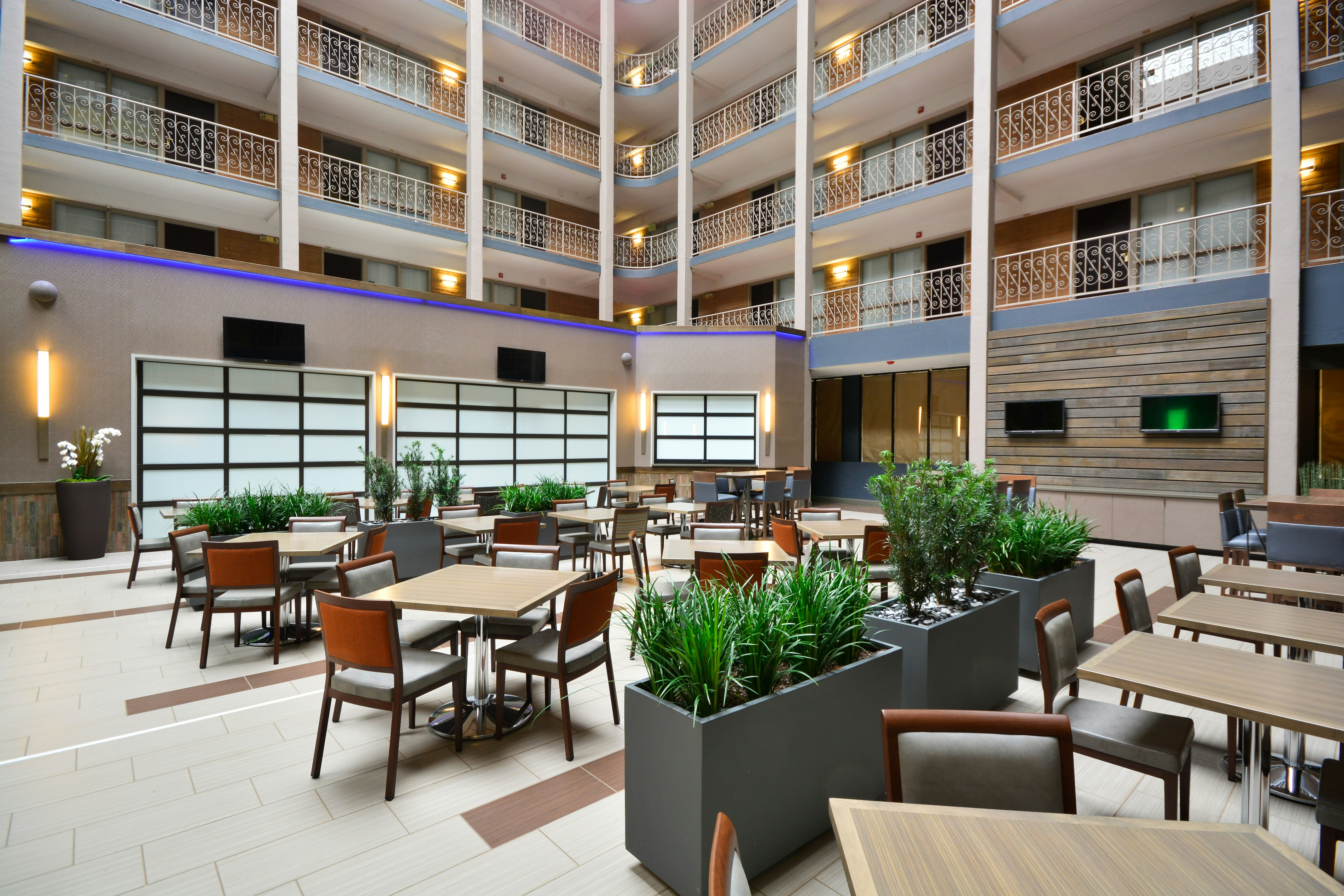 Embassy Suites by Hilton Denver Central Park 13/21