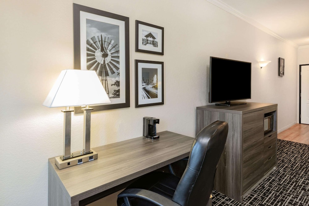 La Quinta Inn & Suites by Wyndham Garland Harbor Point 44/54