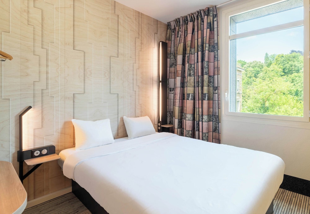 ROOM, DOUBLE BED