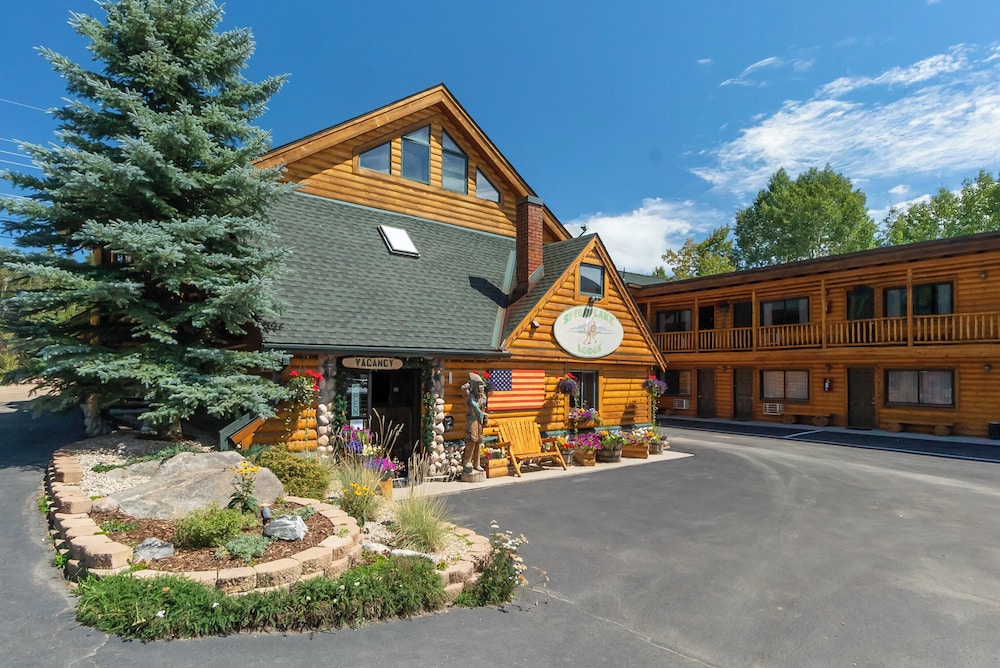 Spirit Lake Lodge and Snowmobile Rentals 55/63