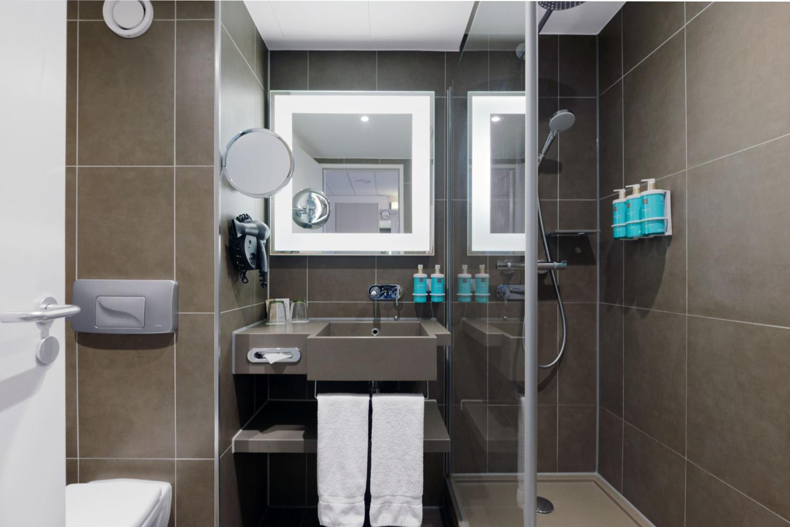 غرفة بريفيليج بسرير كينج، Novotel Berlin Mitte 8/8