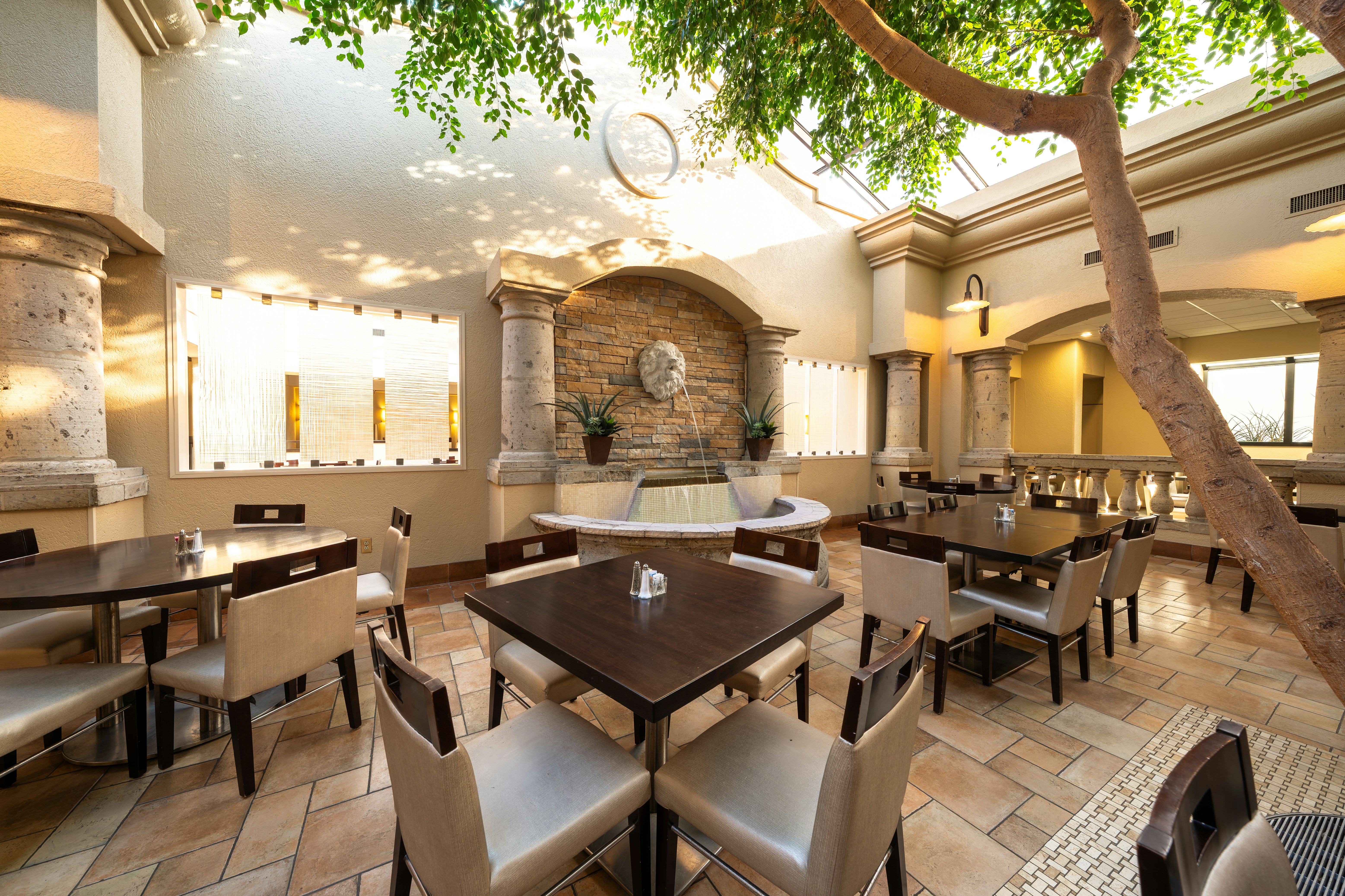 Doubletree By Hilton Houston Hobby Airport 16/28