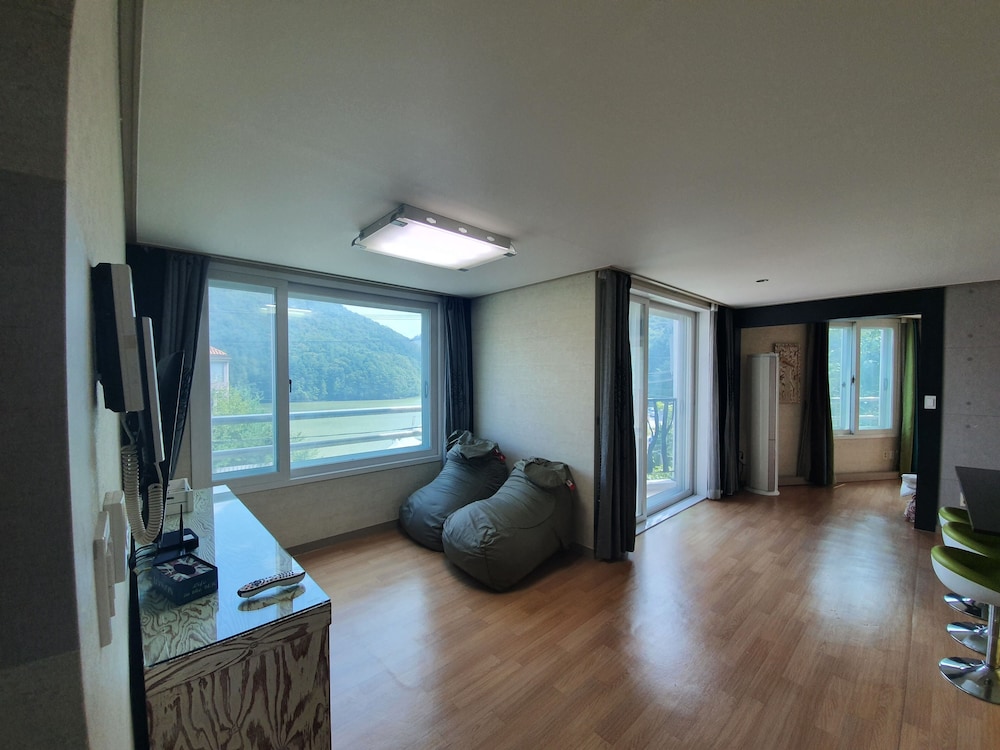 Gapyeong Apple Lodge Pension 18/50