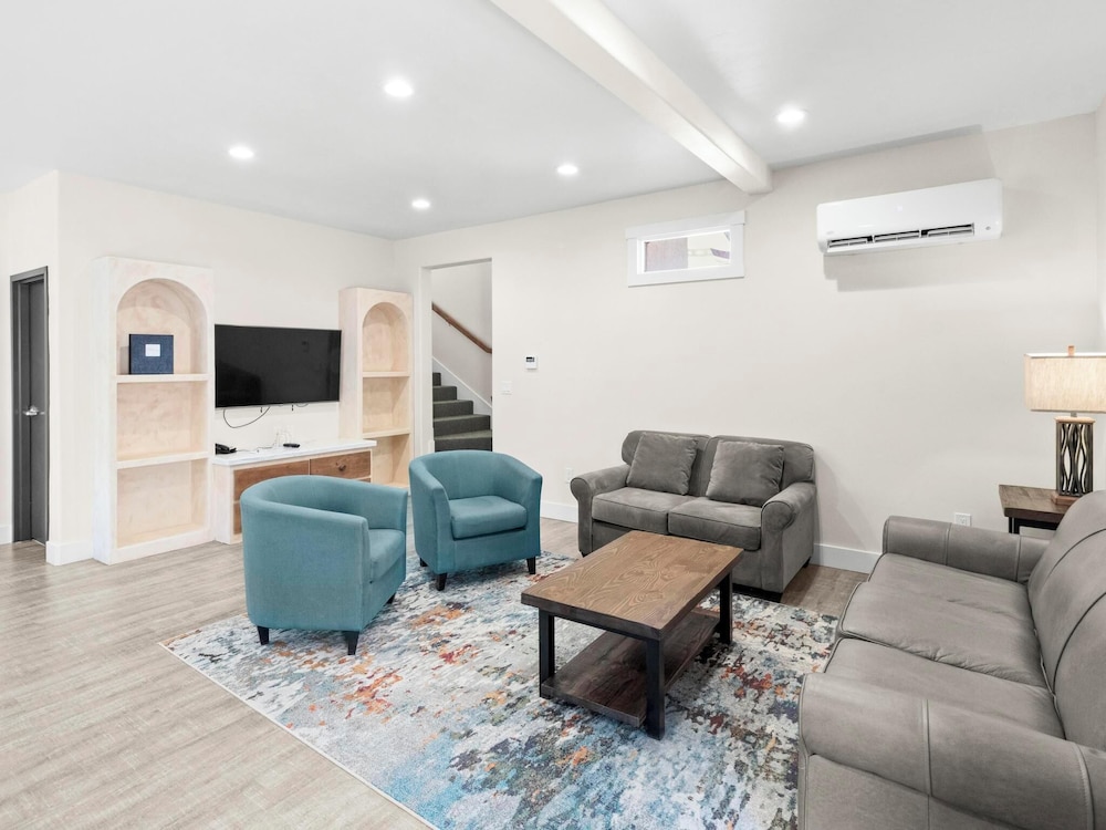 Bluff Dwellings Resort 48/67
