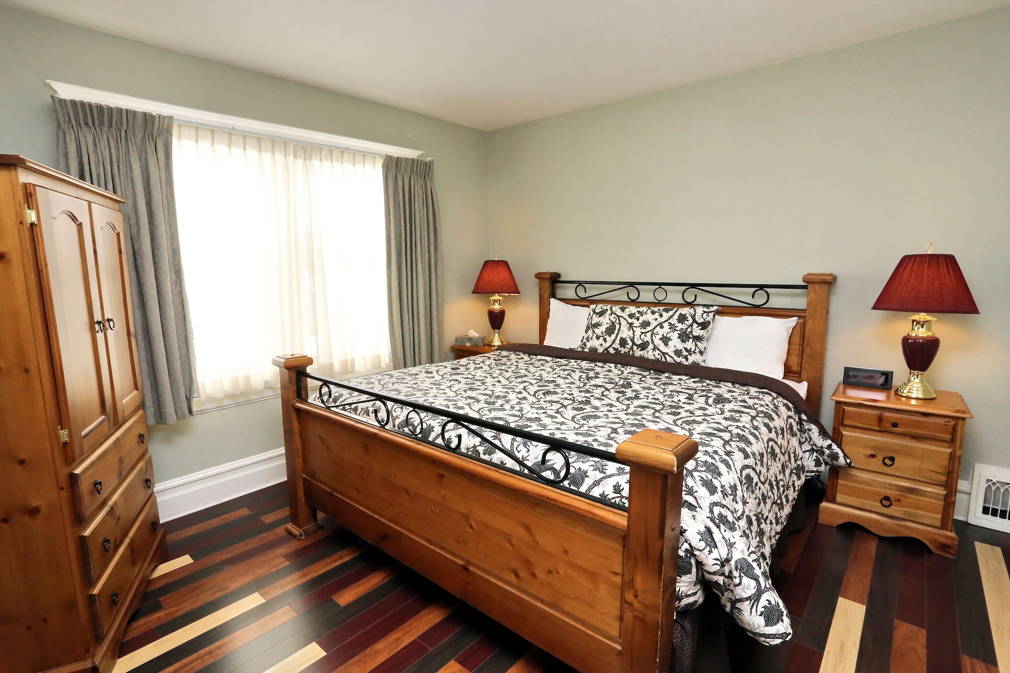 1 BEDROOM, SUITE, GARDEN AREA