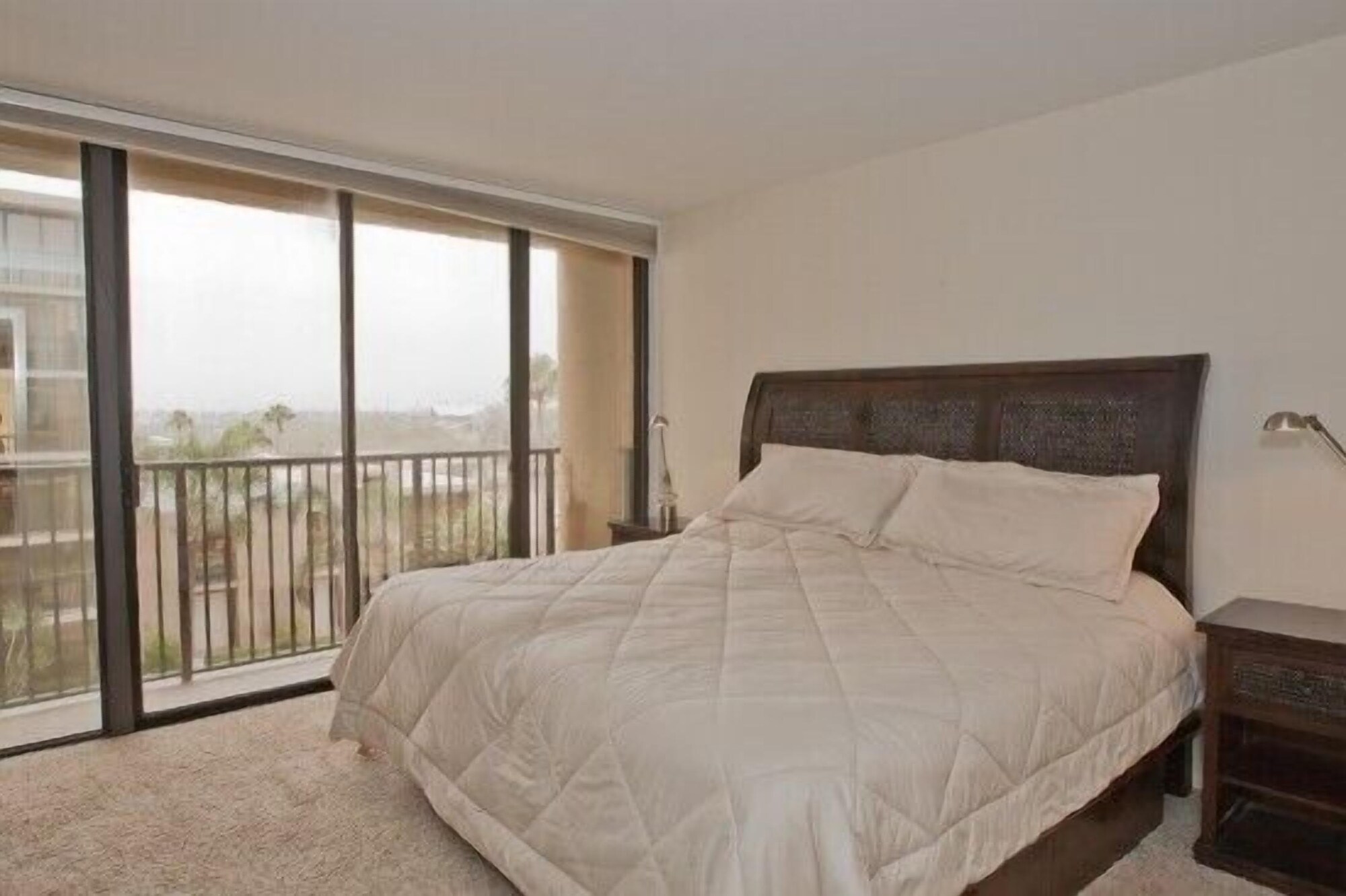 3 BEDROOMS, CONDO, 2 BATHROOMS