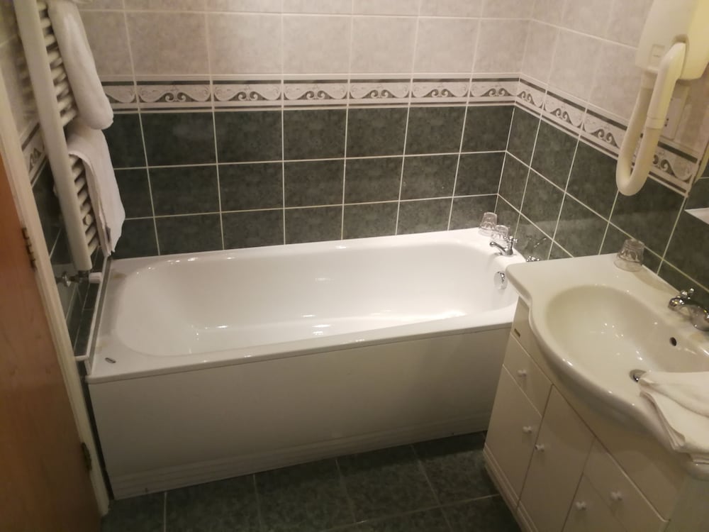 Windsor Hotel 23/30