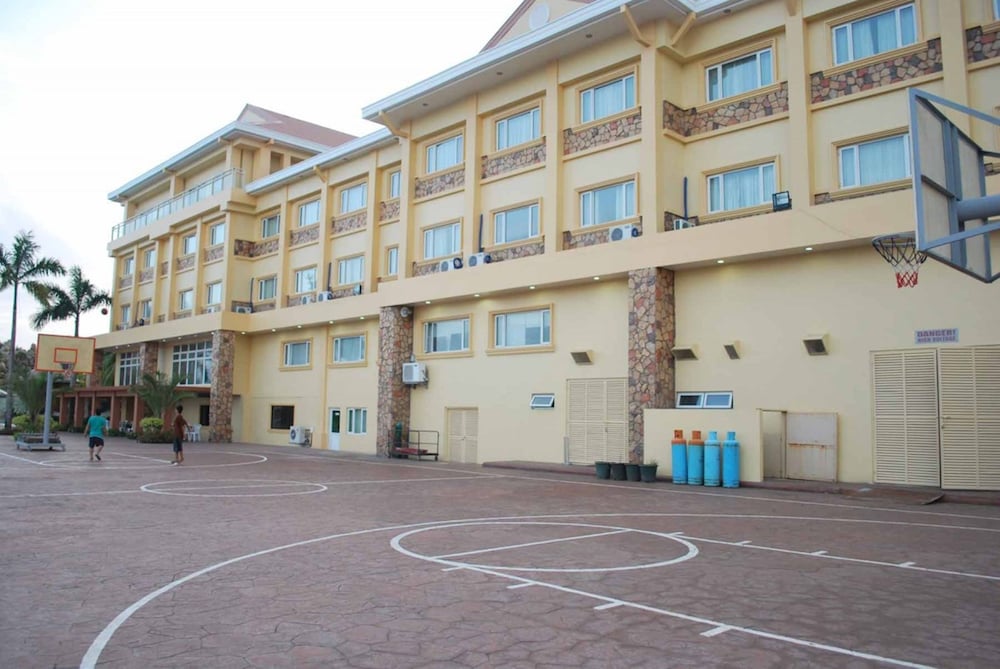 Tanza Oasis Hotel And Resort 42/50