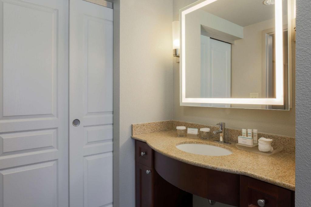 جناح بسرير كينج مع أريكة لذوي الإعاقة، Homewood Suites by Hilton Southwind Hacks Cross 2/2