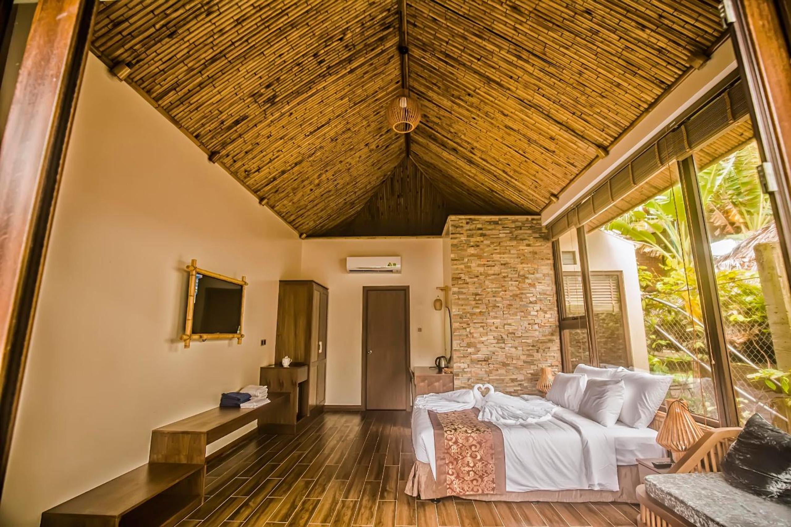 Deluxe, Bungalow, Beach Front