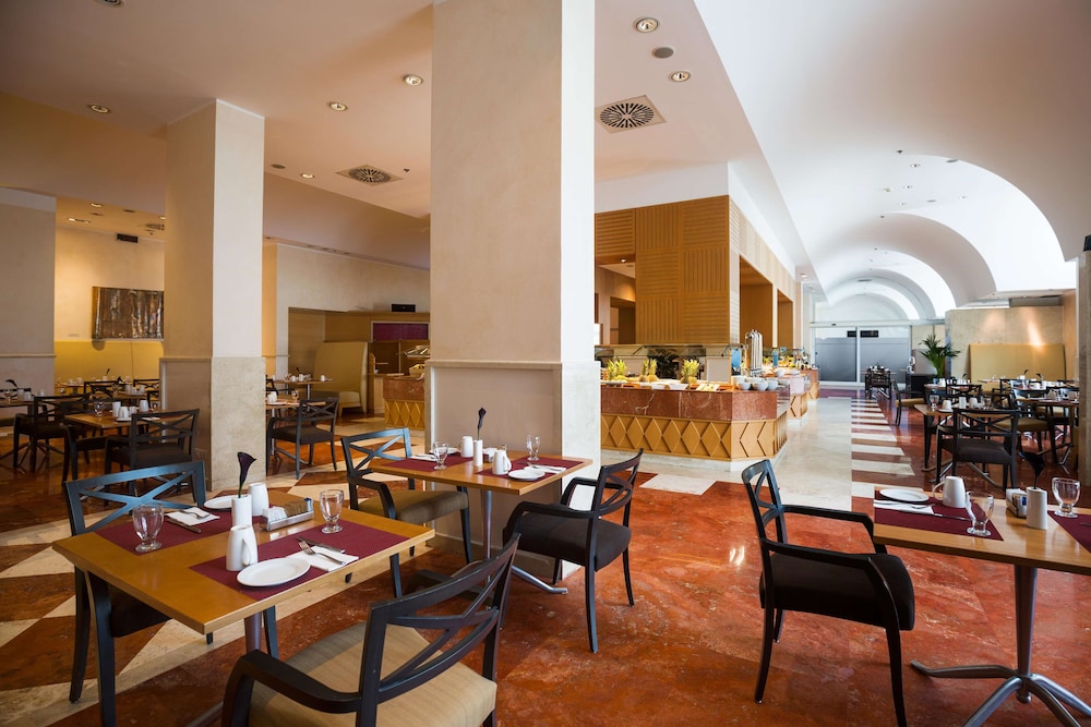 Hilton Rome Airport 65/79