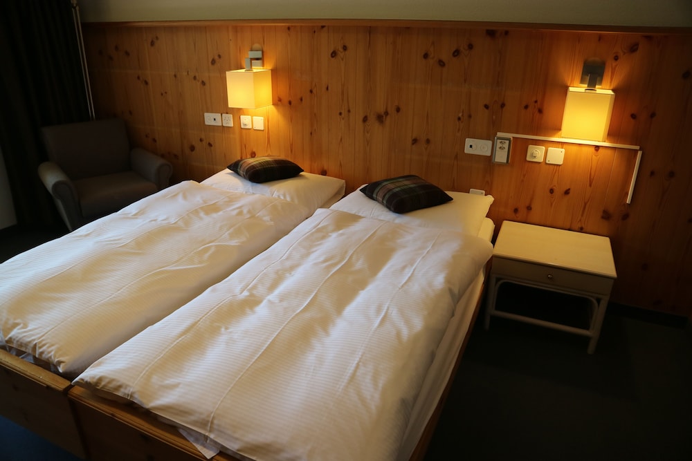 Spengler Hostel 12/29