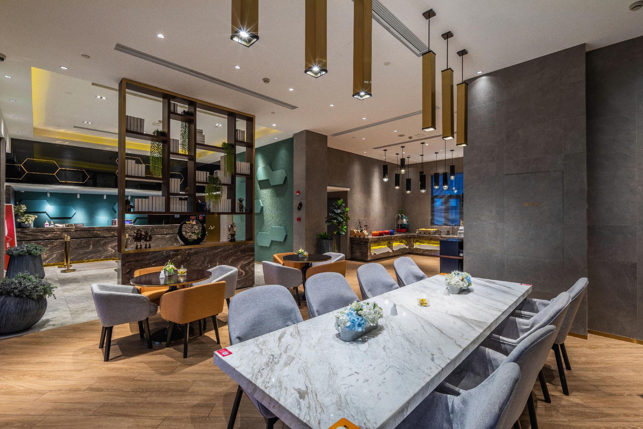 Yitel Premium (Shanghai Lujiazui Oriental Pearl) 30/39