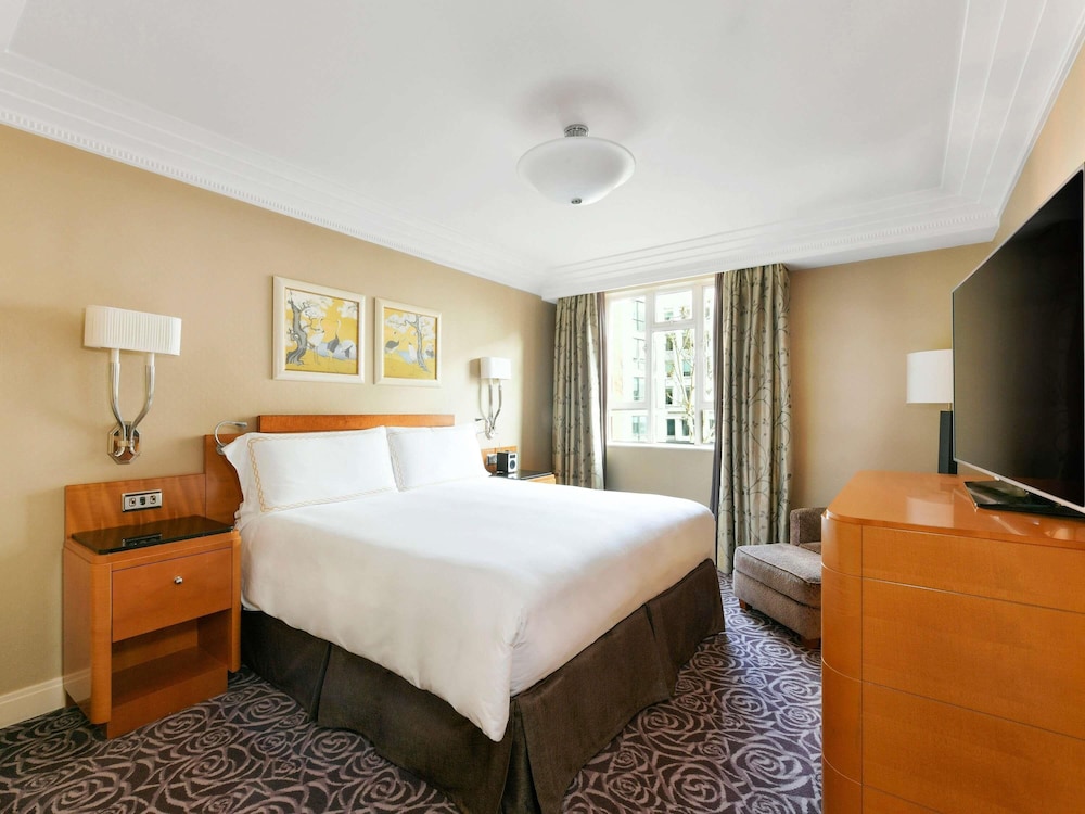 Heritage, Deluxe, King Bed، The Savoy Hotel 2/6