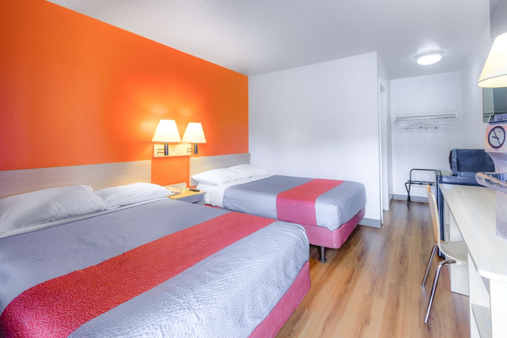 Motel6 Kelso, WA - Mt. St. Helens 13/45