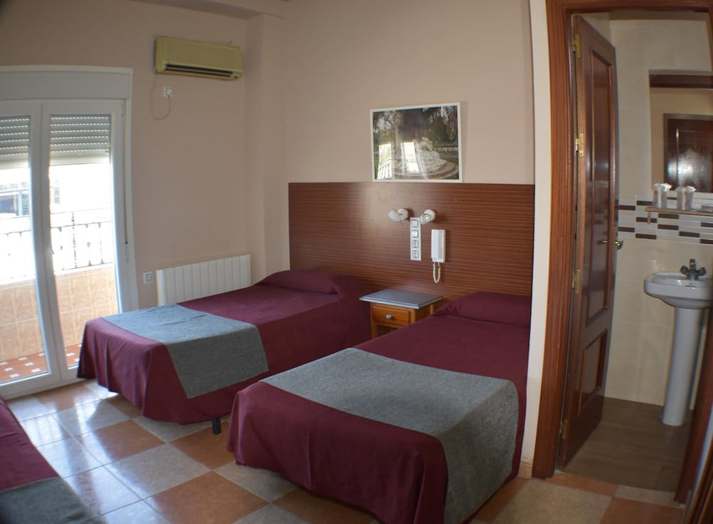 Hostal Alamare 15/50