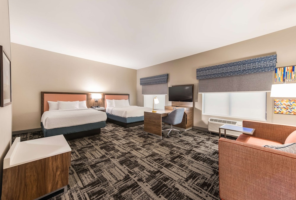 Hampton Inn and Suites Benton Harbor MI 34/47
