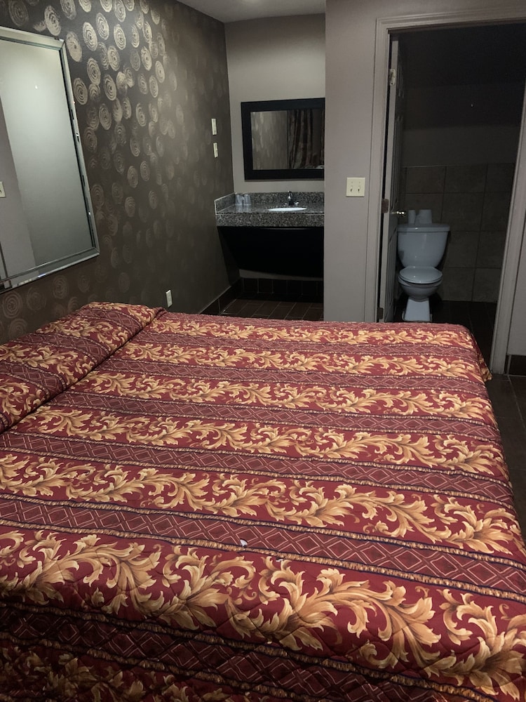 Royal Relax Inn 9/15