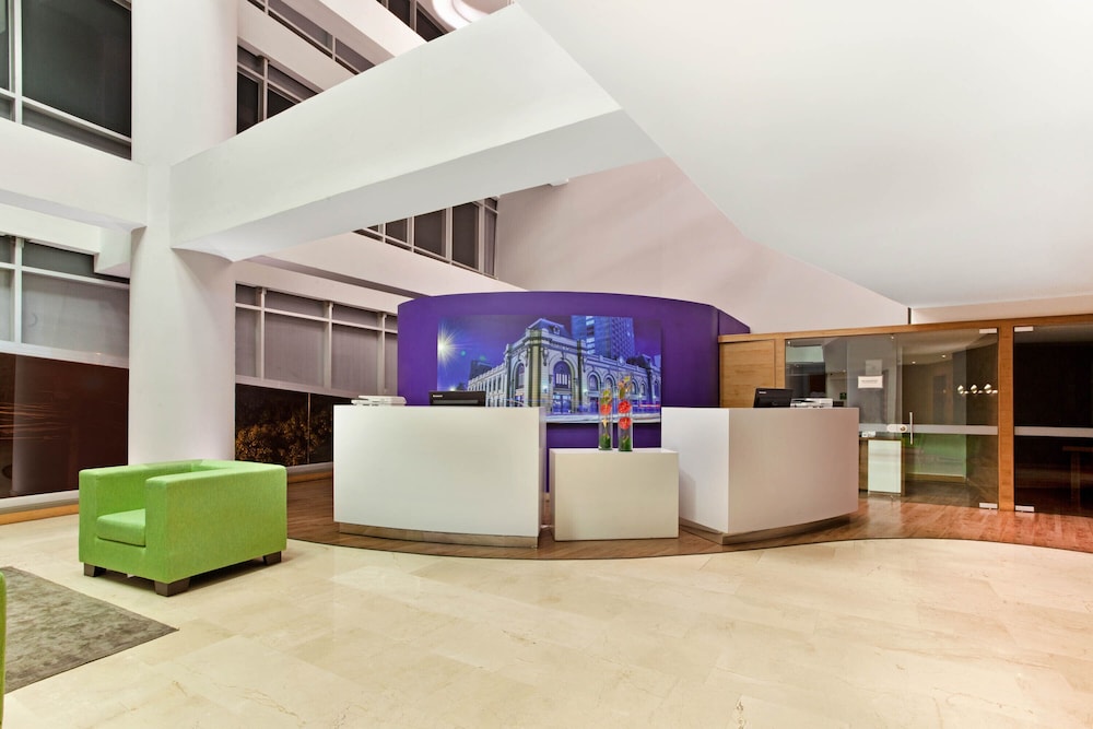 La Quinta by Wyndham Medellin 10/64