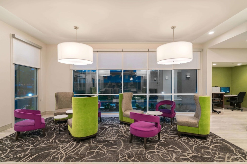 La Quinta Inn Suites By Wyndham Mobile 56/70