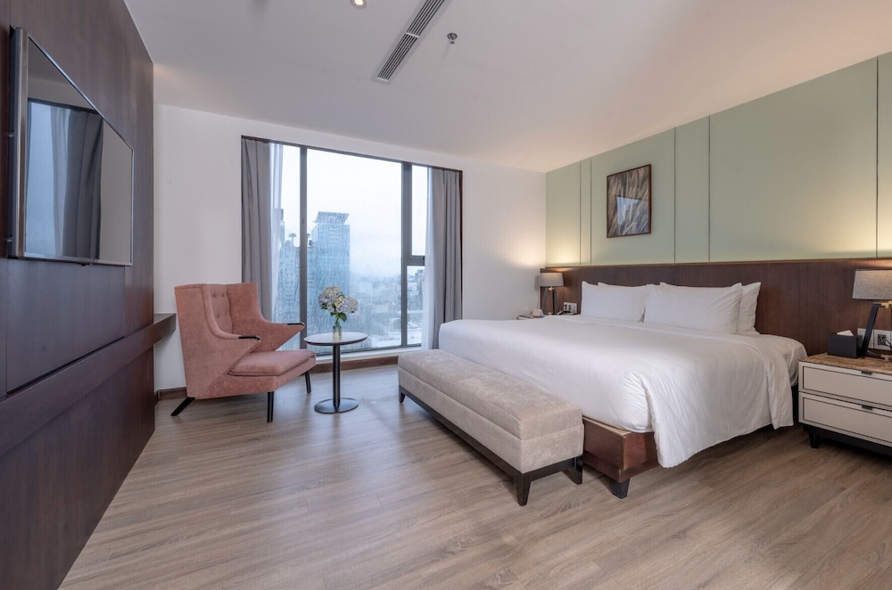 Signature By M Village Le Thanh Ton, a brand of Modern Village Lifestyle 14/59