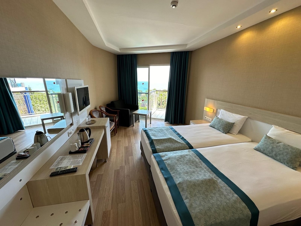 STANDARD, DOUBLE OR TWIN BED, SEA VIEW