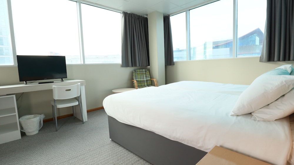 Cardiff Bute Terrace Hotel 15/44