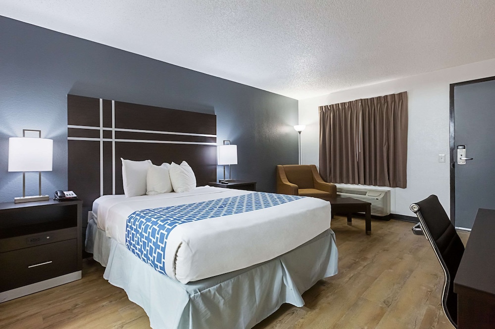 Econo Lodge Lithonia 10/29