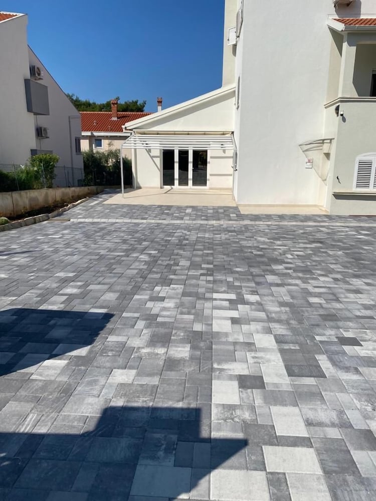 PETRA APARTMENTS 31/40