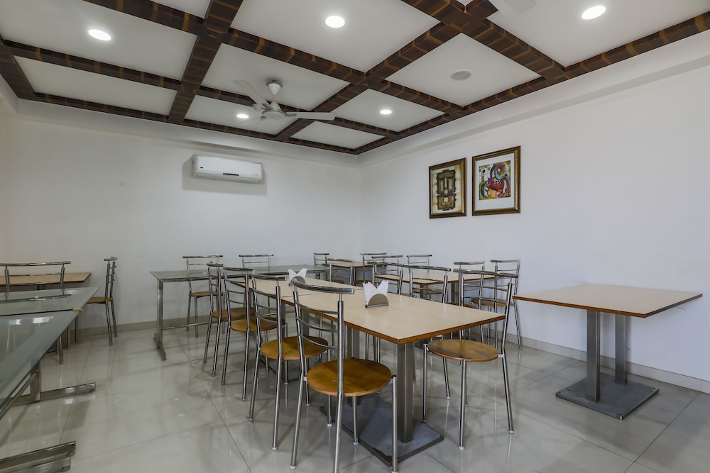 Fabhotel Sapphire Inn Mansarovar 41/50