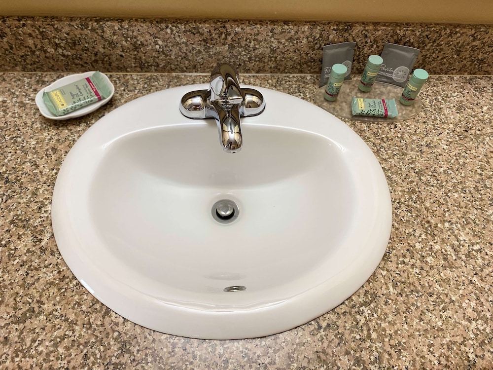 Best Western Manhattan Inn 24/32