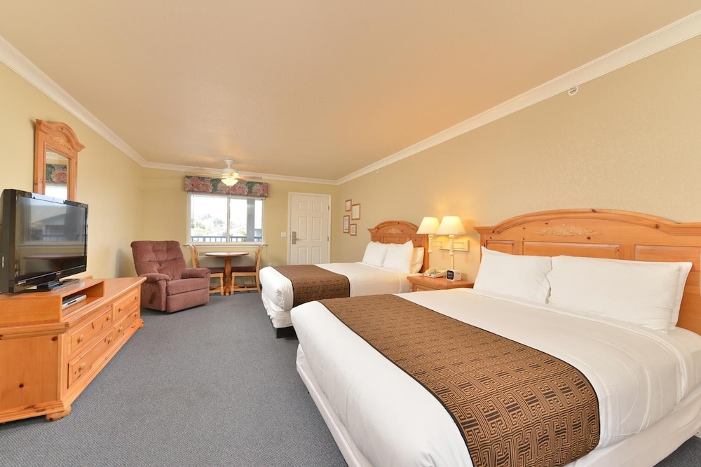 Cayucos Beach Inn 13/64