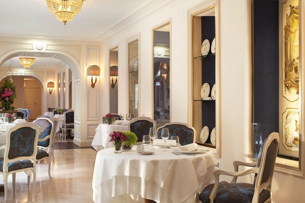Auberge Du Jeu De Paume 52/58